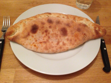 Calzone - Restaurang V.E.S.P.A, Bjärred