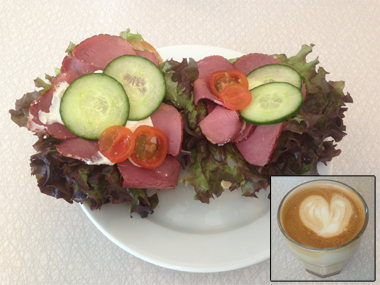 Surdegsfralla med hjortstek och cappuccino - Borgeby Stenugnsbageri & Kafé, Borgeby