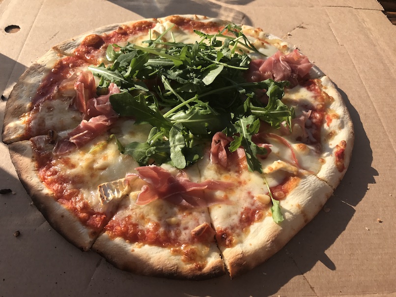 Pizza med chevre & honung - Joels Brygga, Fiskebäckskil