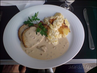 Helstekt fläskytterfilé med kantarellsås och potatisgratäng - Restaurang Fragolino, Västerås