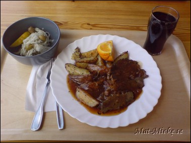 Helstekt biff med stekt potatis & löksås - Mormors restaurang, Västerås