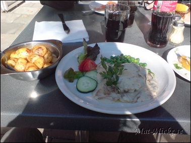 Färsbiff med stekt potatis och kantarellsås - Jonny's Krog, Västerås